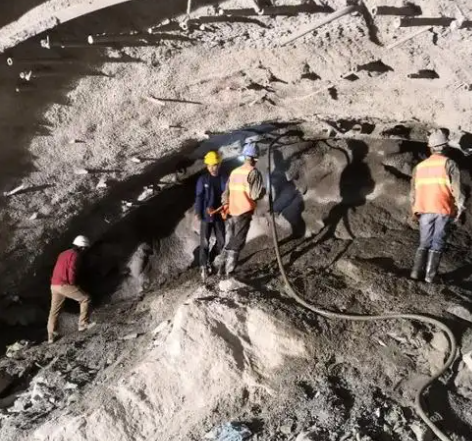 永泰拱顶带模注浆料的施工流程及注意事项